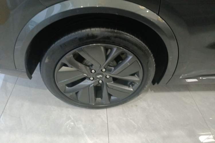 Used Li Auto L9 2022 Max model Right Rear Wheel Hub