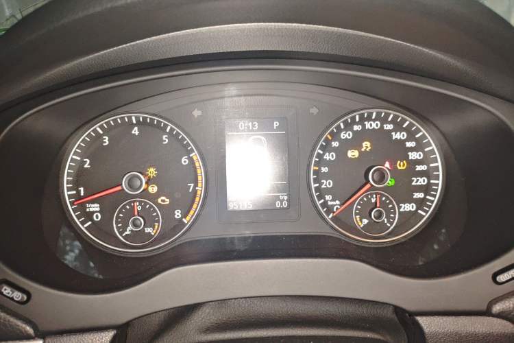 Used Volkswagen Sagitar 2014 1.4TSI Automatic Luxury Model Instrument Cluster