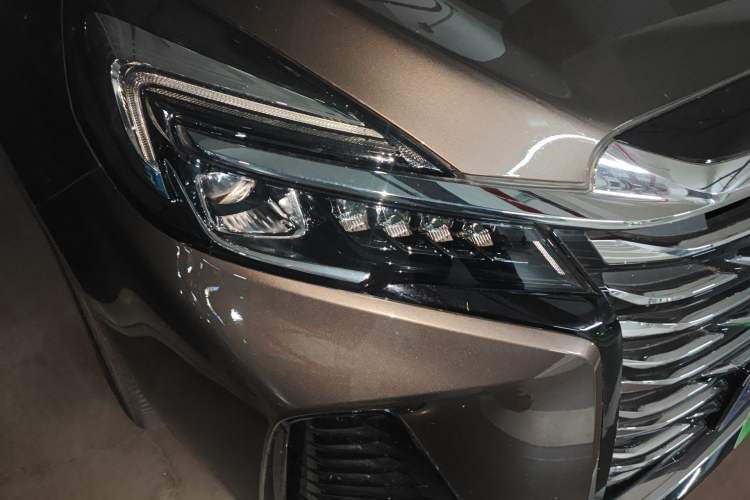 Used Buick GL8 2023 Land Executive Class Smart Enjoyment Model Right Front Headlight