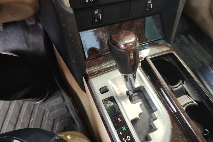 Used Toyota Camry 2015 2.5G Luxury Navigation Edition
