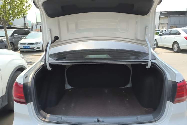 Used Volkswagen Lavida 2019 Lavida Start 1.5L Manual Fashion Edition China VI Standard Trunk