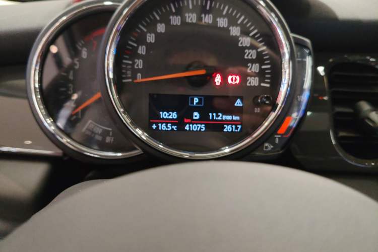 Used MINI 2022 1.5T ONE Odometer Close Up