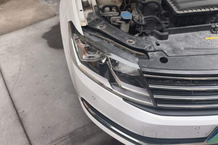 Used Volkswagen Lavida 2015 1.6L Automatic Comfort Edition Right Front Headlight