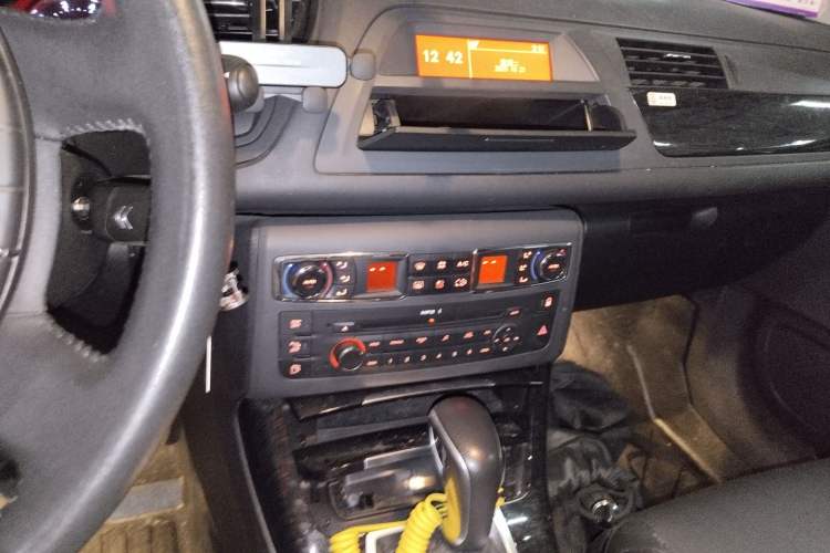 Used Citroen C5 2013 2.0L Automatic Luxury Model Audio And AC Panel