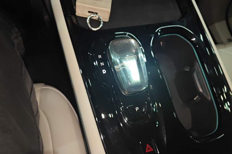 Used Volvo EM90 2025 Ultra Six-Seater
