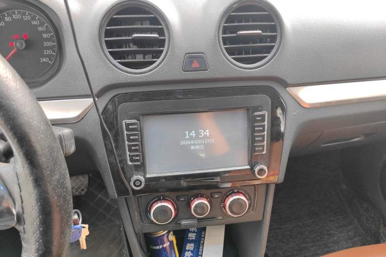 Used Volkswagen Jetta 2015 Zhuihui Edition 1.4L Manual Fashion Model Audio And AC Panel