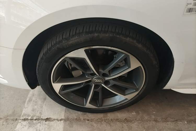 Used Audi A4L 2020 40 TFSI Fashionable and Elegant Model
