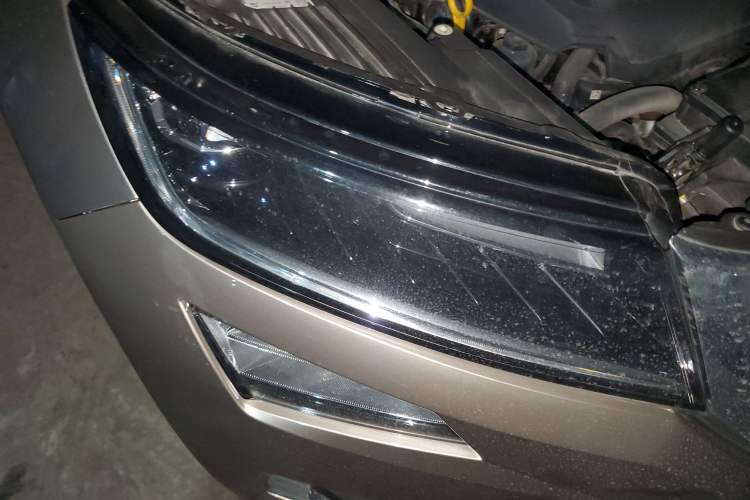 Used Skoda Kodiaq 2019 Facelifted TSI330 7-Seater Two-Wheel-Drive Luxury Enjoyment Edition China VI Standard Right Front Headlight