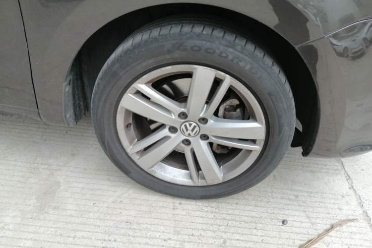 Used Volkswagen Sharan 2015 1.8TSI Comfort Model Right Front Wheel Hub