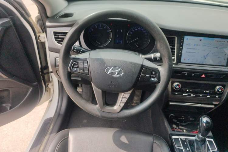 Used Hyundai Mistra 2014 1.8L Automatic Smart GLS Steering Wheel