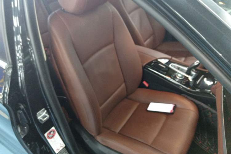 Used BMW 5 Series 2014 535Li Leading Model
