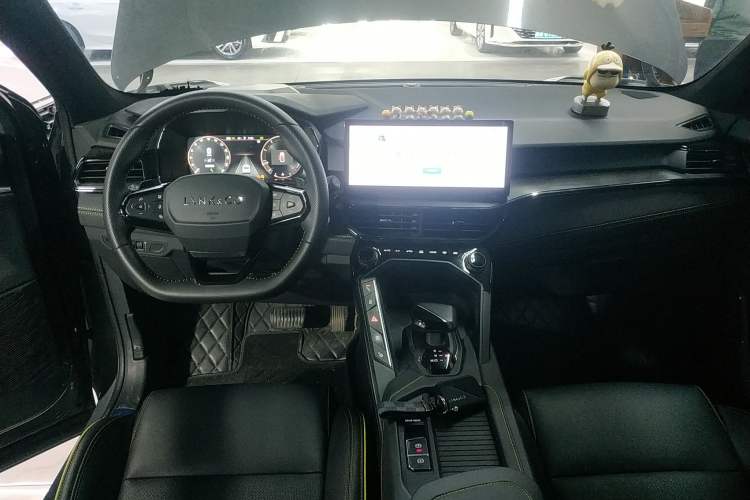 Used Lynk & Co 06 2023 Remix 1.5T Dynamic Halo Center Console