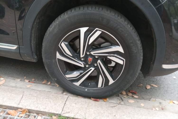 Used Hongqi HS5 2022 Revised Version 2.0T Smart Connect Flagship Edition Right Front Wheel Hub