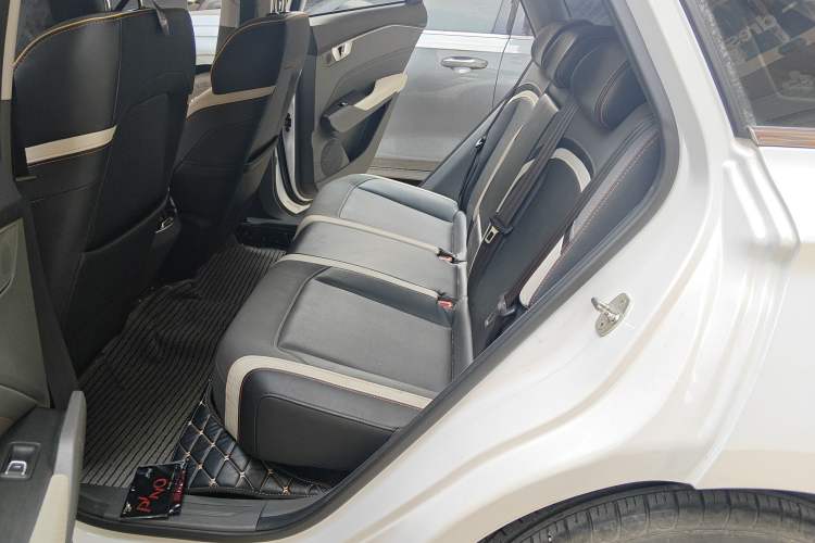 Used Baojun RC-6 2019 1.5T CVT 24-Hour Online Luxury Edition