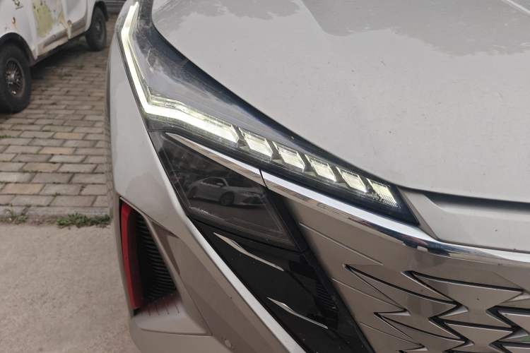 Used CHANGAN OSHAN Z6 2022 Blue Whale 1.5T DCT Smart Edition