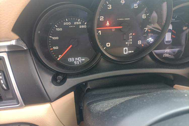 Used Porsche Macan 2014 Macan 2.0T Odometer Close Up