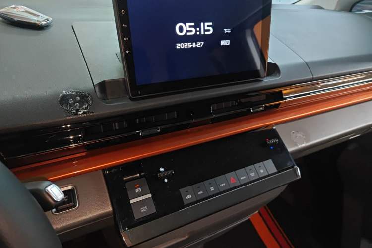 Used Farizon Super VAN 2025 Yucheng Action-Pak, Short-Axle 68kWh ZhiXin, 5-seater
