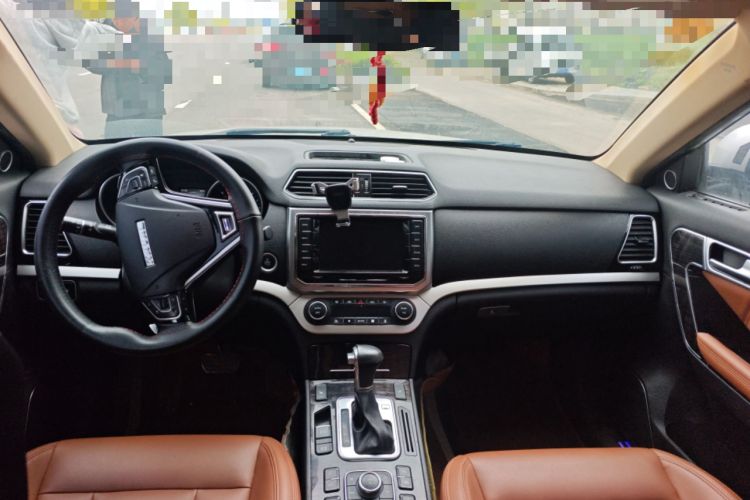 Used Haval H6 Coupe 2015 Blue Label 2.0T Automatic Two-Wheel Drive Elite Model Center Console