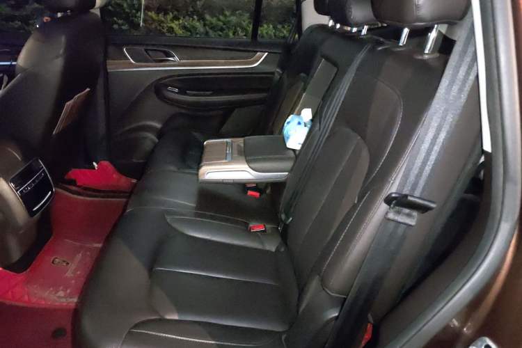 Used Roewe RX8 2018 30T Smart Connectivity Two-Wheel Drive Flagship Edition
