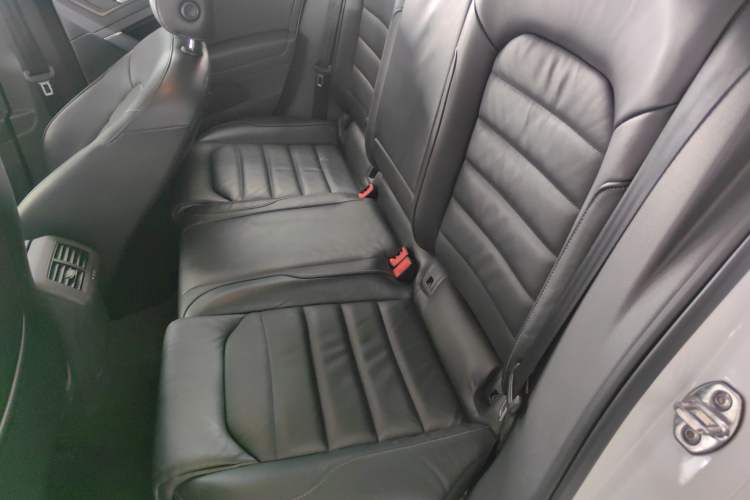 Used Volkswagen Golf 2016 230TSI Automatic Luxury Version
