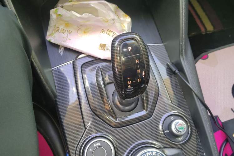 Used Alfa Romeo Giulia 2017 2.0T 280HP Luxury Edition
