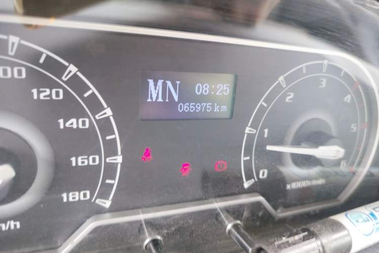 Used SAIC MAXUS Xintu V80 2020 2.5T AMT Classic City Distribution King Short Wheelbase Mid-Roof Design – 2/3 Seats Odometer Close Up