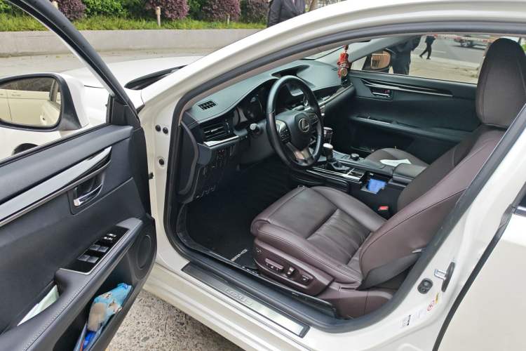 Used Lexus ES 2017 200 30th Anniversary Edition
