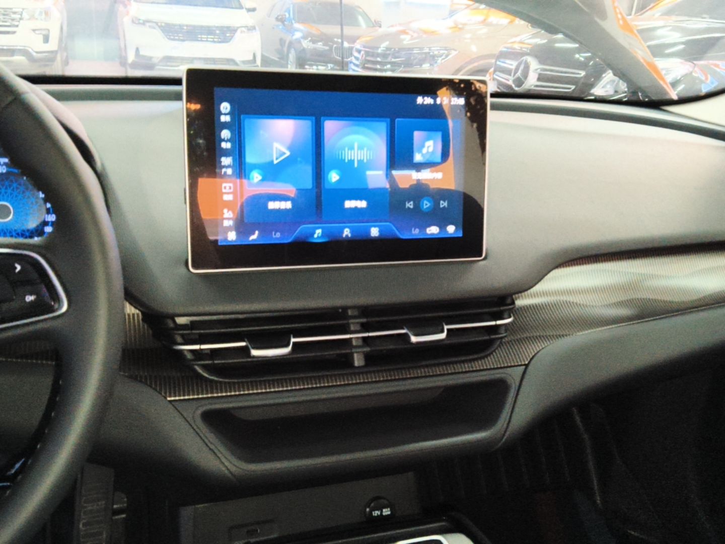 Hongqi E-QM5 2023 Revised Version Basic Travel Edition — снимка 15