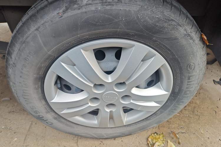 Used FORTHING Lingzhi 2023 M5L 1.6L Base Model 7 Seats