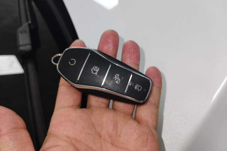 Used BYD Song PLUS New Energy 2025 DM-i Smart Drive 112KM Prestige Model Vehicle Key