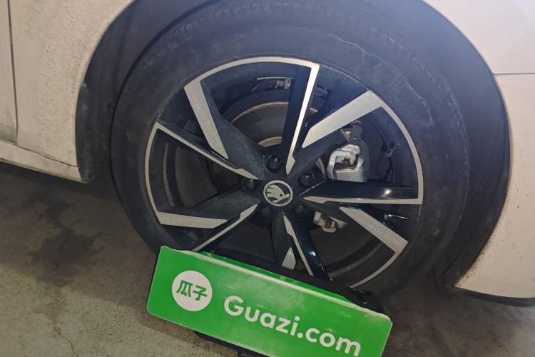 Used Skoda Octavia 2022 PRO TSI280 Luxury Edition Right Front Wheel Hub