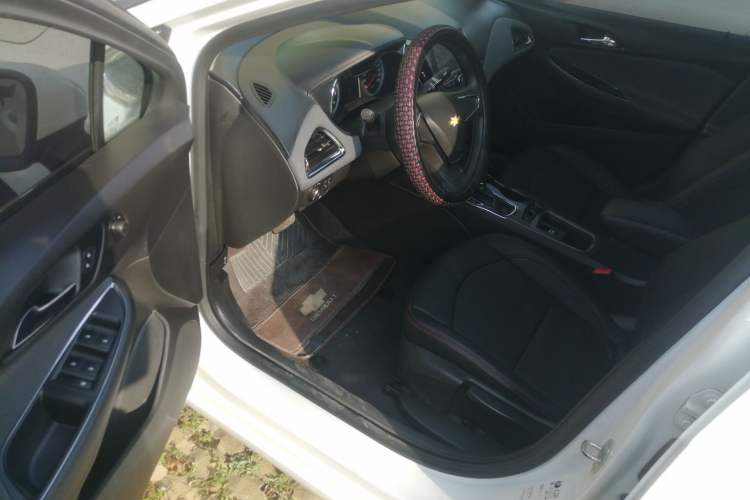 Used Chevrolet Cruze 2018 320 Automatic Pioneer Sunroof Edition
