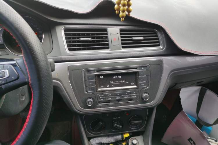 Used Volkswagen Lavida 2018 Classic 1.5L Manual Comfort Edition China VI Standard Audio And AC Panel