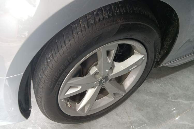 Used Audi A4L 2017 40 TFSI Fashion Model Left Front Wheel Hub