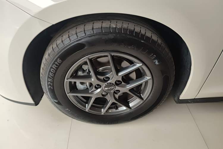 Used BYD Seal 06 New Energy 2024 DM-i 80KM Luxury Model Exterior 4