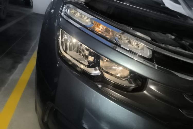 Used Citroen C5 AIRCROSS 2017 350THP Fashion Edition Right Front Headlight