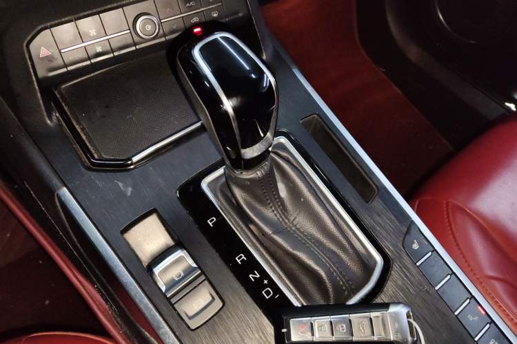 Used Wey VV5 2017 2.0T Ultra-Luxury Version Gear Lever