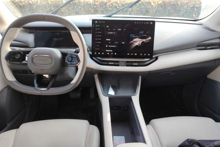 Used Lynk & Co 06 EM-P 2023 EM-P 126 Long-Range Pro
