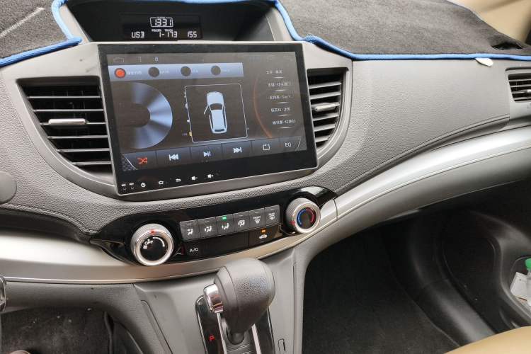 Used Honda CR-V 2016 2.0L two-wheel drive Urban Edition Audio And AC Panel