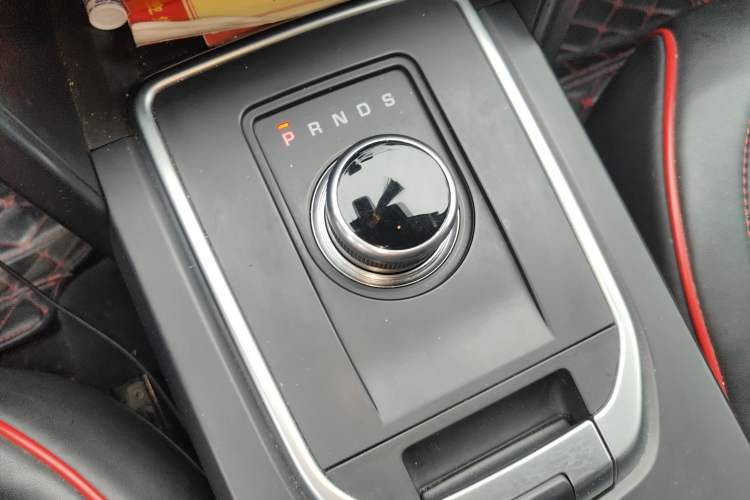 Used Land Rover Discovery Sport 2018 240 PS PURE Edition Gear Lever