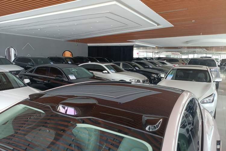 Used Nio ET5 2022 75 kWh Roof