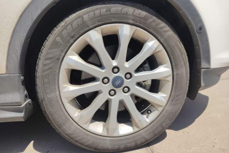 Used Ford Kuga 2013 2.0L GTDi Four-Wheel Drive Premium Model Right Front Wheel Hub