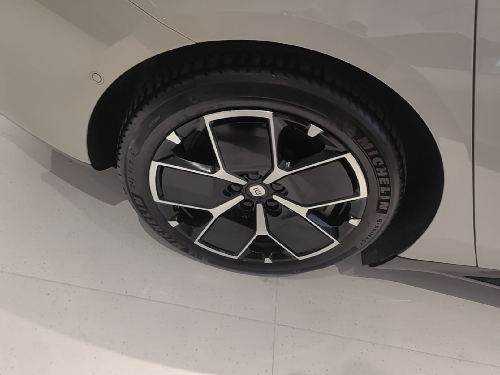 Xiaomi Auto SU7 2024 Rear-Drive Standard Founder Edition — снимка 11
