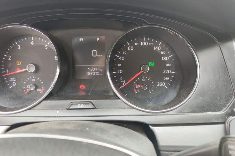 Used Volkswagen Lamando 2015 230TSI DSG Fashion Edition Odometer Close Up