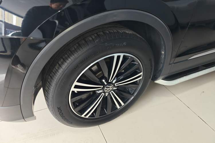 Used Volkswagen Tiguan L 2021 330TSI Automatic Two-Wheel Drive Smart Edition Exterior 4