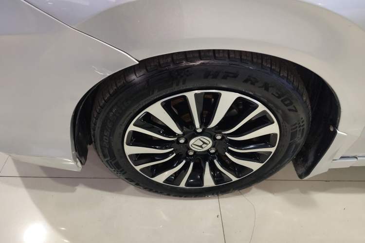 Used Honda Crider 2013 1.8L automatic luxury edition
