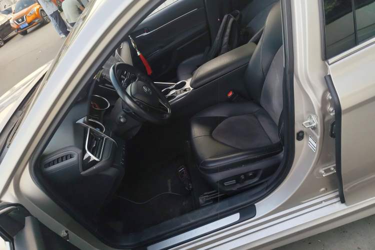 Used Toyota Camry 2021 2.0S FENGSHANG Edition
