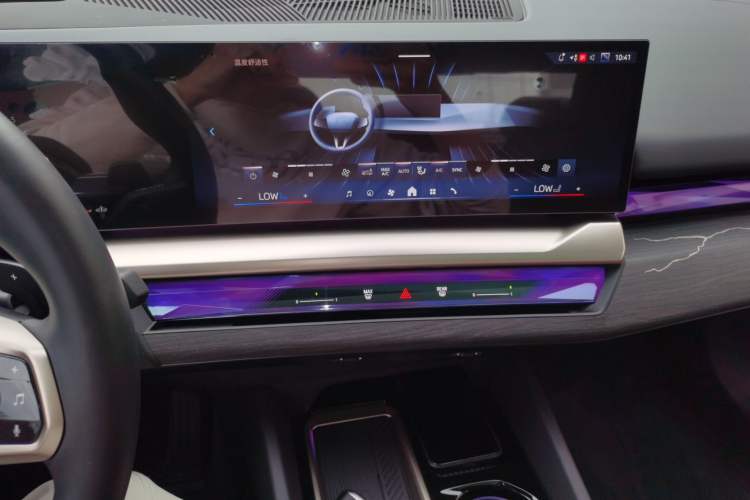 Used BMW 5 Series 2025 530Li Luxury Edition M Sport Package Audio And AC Panel