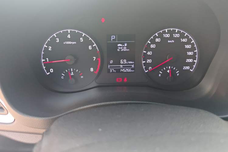 Used Hyundai Verna (new generation) 2016 1.4L Automatic Cool Edition GLS Odometer Close Up