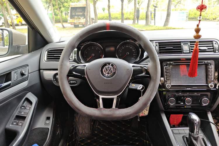 Used Volkswagen Sagitar 2015 1.6L Automatic Comfort Model Steering Wheel